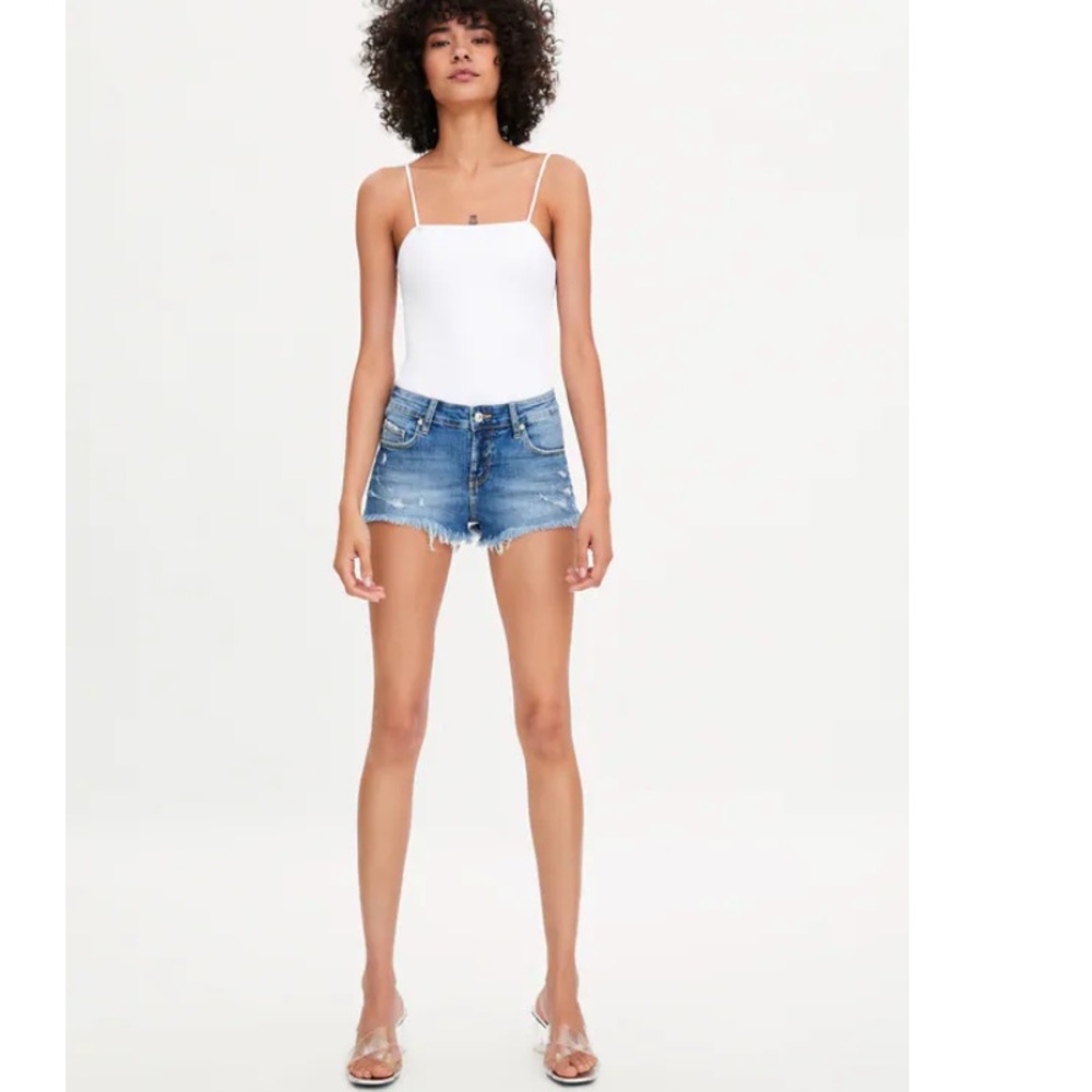 Zara denim shorts (NWT)